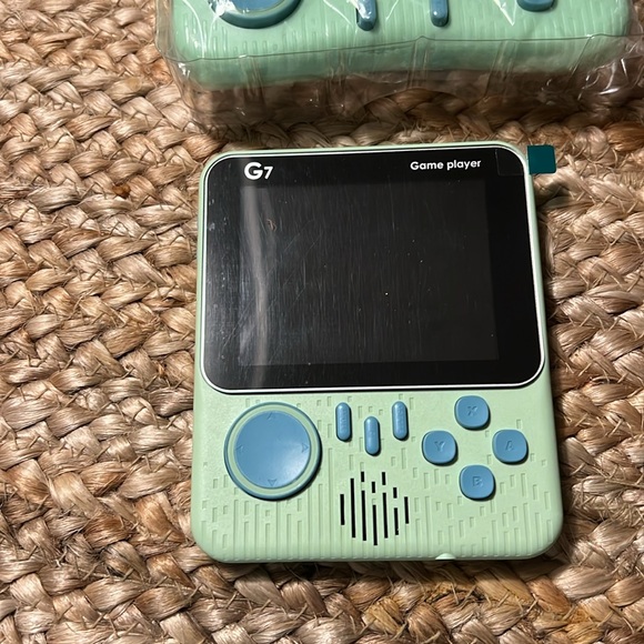 New in box G7 game box 666 games has gamepad color of game box is green - Picture 15 of 16